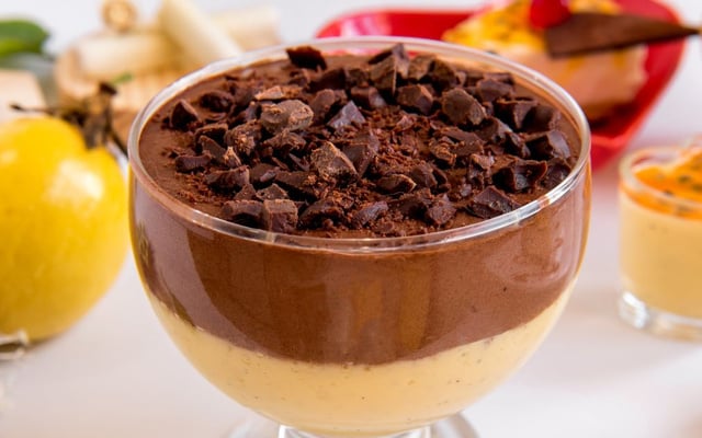 Bombom de travessa com mousse de maracujá