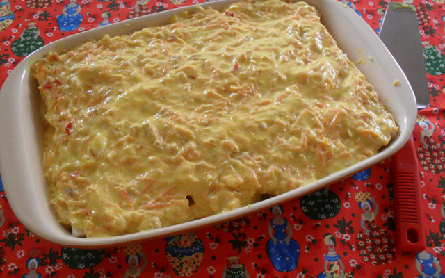 Torta de pão de forma cremosa com atum