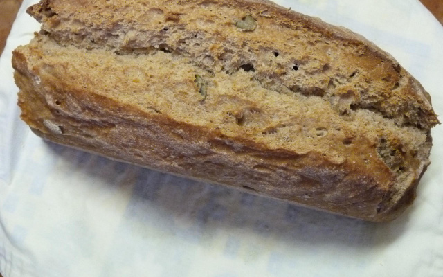 Pão integral com farinha integral, linhaça e aveia