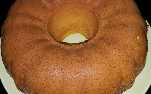 Bolo de cenoura com leite condensado