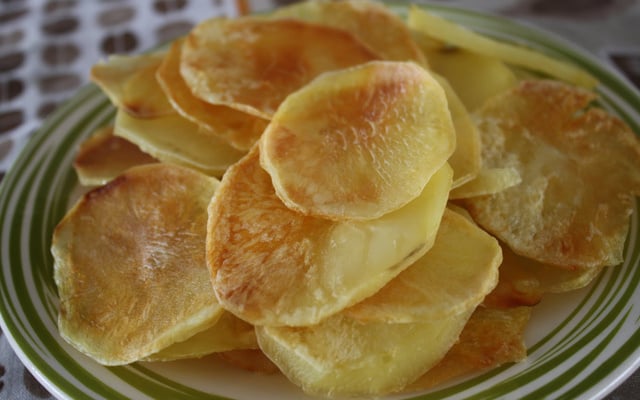 Batata chips de micro-ondas (com molho de maionese temperada )