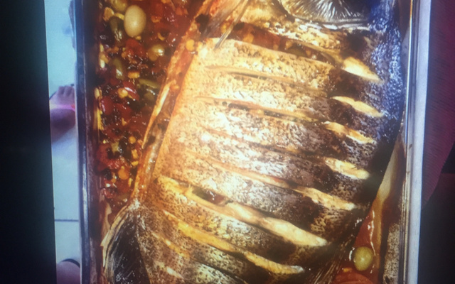 Peixe assado com recheio