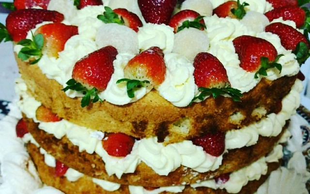 Naked cake de morango