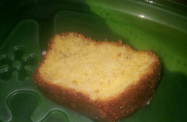 Bolo de fubá com gostinho de laranja (maravilhoso e fácil)