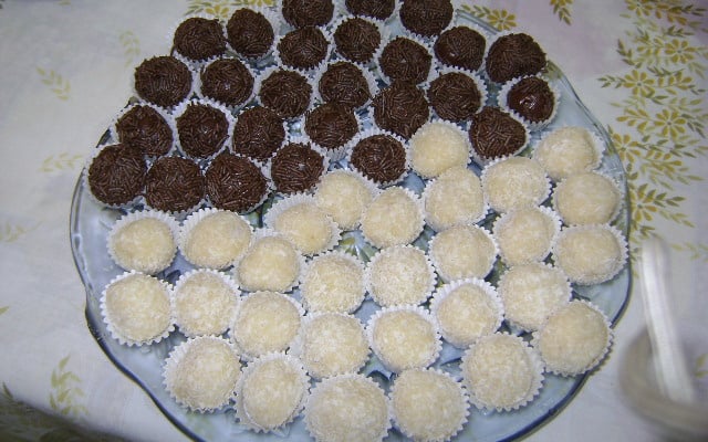 Beijinho com leite condensado