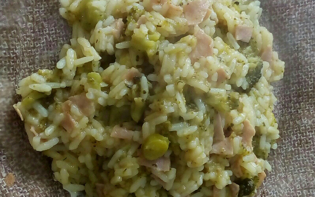 Risoto de brócolis, arroz comum e bacon