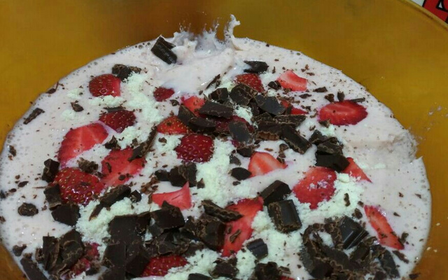 Mousse de Morango com Leite em Pó