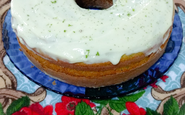 Bolo de limão com iogurte natural