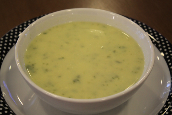 Sopa de agrião light saudável e gostosa