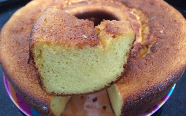 Bolo de fubá com queijo canastra
