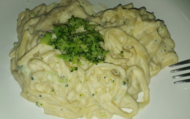 Molho branco com requeijão e brócolis