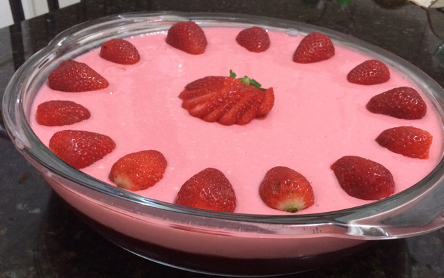 Gelatina com creme rosado