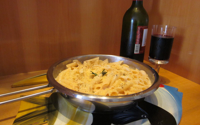 Macarrão com Patê de Presunto e molho branco