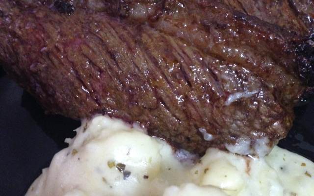 Picanha na fritadeira com purê de mandioca