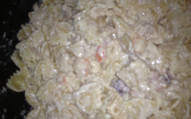 Macarrão ao molho branco com bacon e camarão