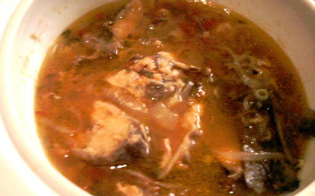 Ensopado de peixe à moda Emeliza