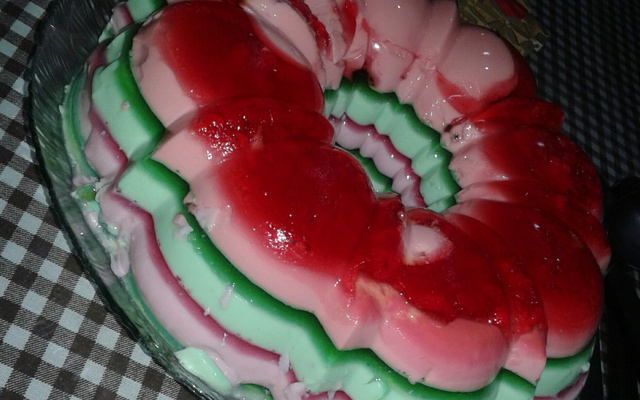 Gelatinas coloridas em camadas