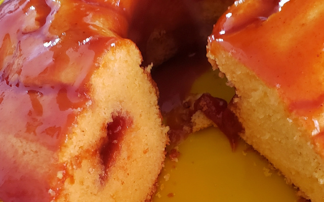 Bolo de fubá com goiabada