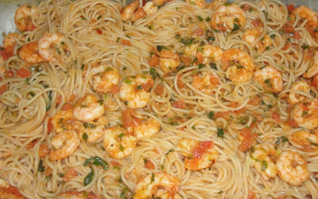 Macarrão com camarão delicioso