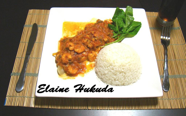 Filé de merluza ao molho de camarão