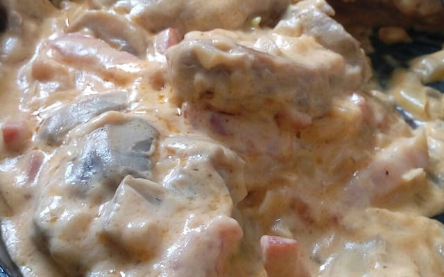 Medalhão de porco com bacon e champignon