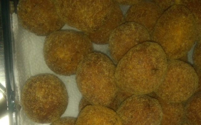 Croquete de carne assada (sobra de churrasco) muito fácil e uma delícia