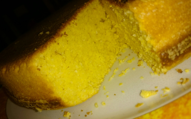 Bolo simples de fubá