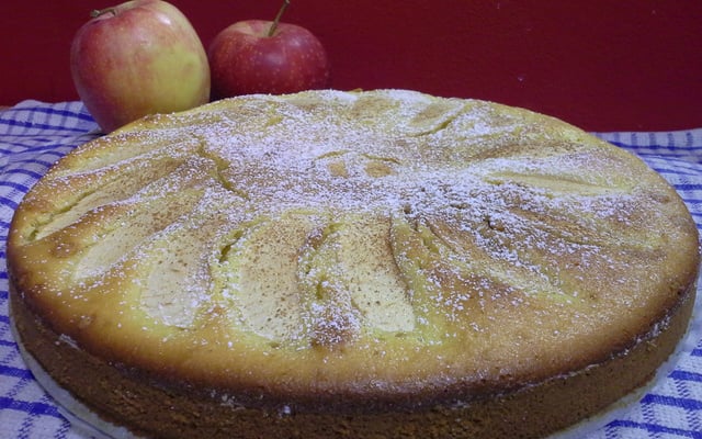 Bolo de maçã com laranja