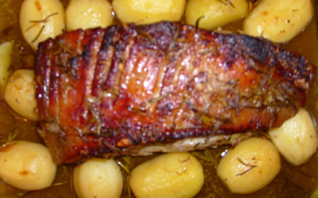 Pernil assado com batatas