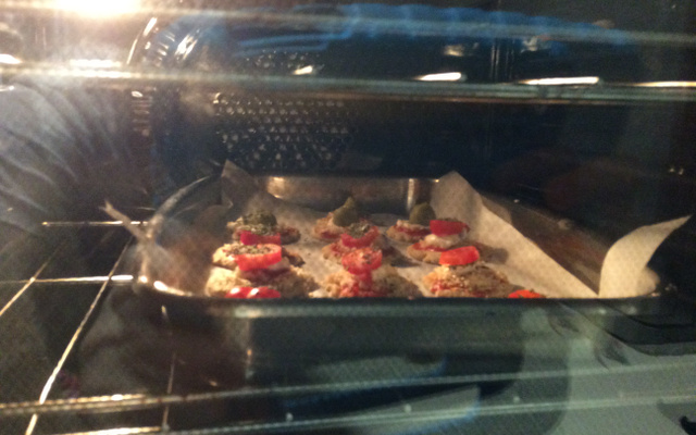 Mini pizza sem glúten com farinha zaya (farinha de mandioca)