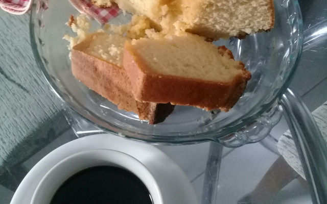 Bolo de coco com leite condensado