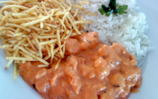 Estrogonofe de frango Saint Patrick