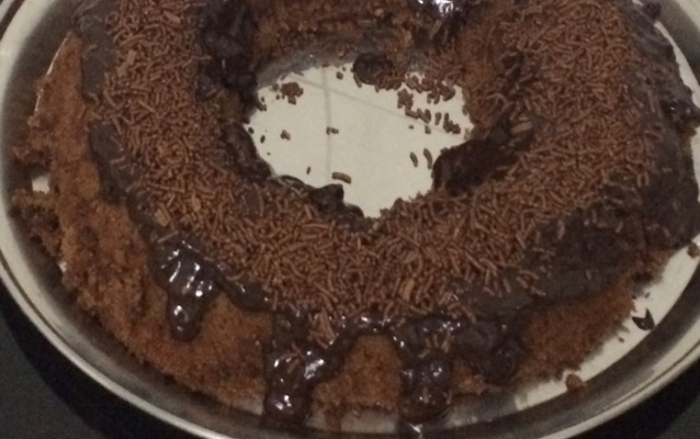 Bolo de chocolate (super fácil e rápido)