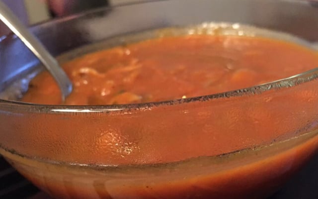 Sopa de abóbora com frango e repolho