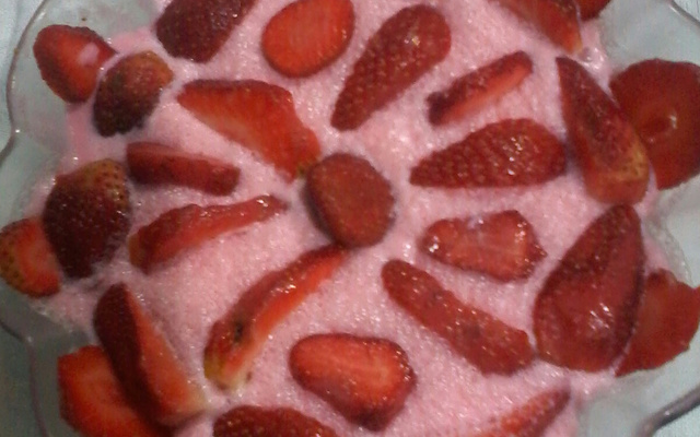 Mousse de morango bem fácil
