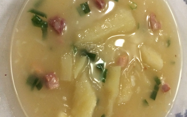 Sopa de mandioca com bacon
