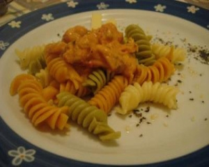 Macarrão aos dois tomates com ervas