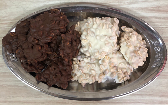 Pé de moleque de chocolate