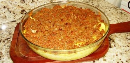 Bolo de batata com carne e queijo