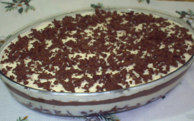 Pavê de uvas, chocolate e chantilly