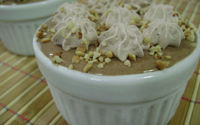 Parfait gelado de chocolate e castanha