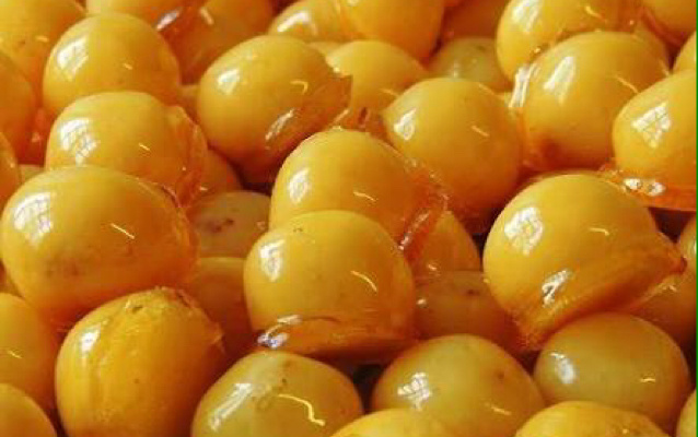 Beijinho de coco caramelizado