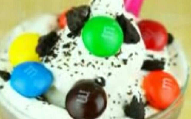 Milk shake de biscoito de chocolate com recheio de baunilha