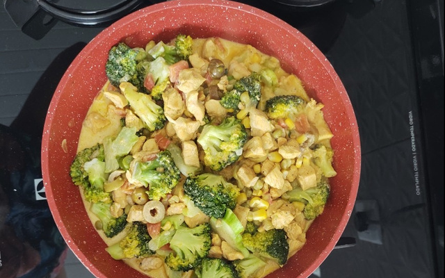 Peito de frango com brócolis ao jeito mineirinho