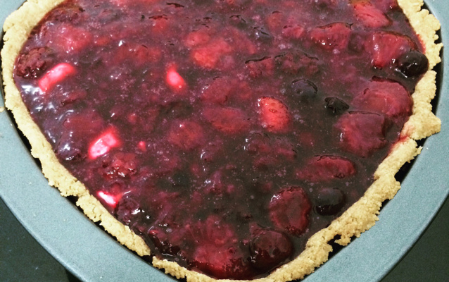 Torta com Calda de Frutas Vermelhas