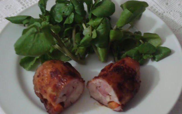 Coxa com sobrecoxa dessossada e recheada