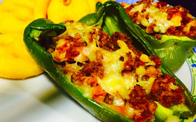 Pimentão recheado com carne moída