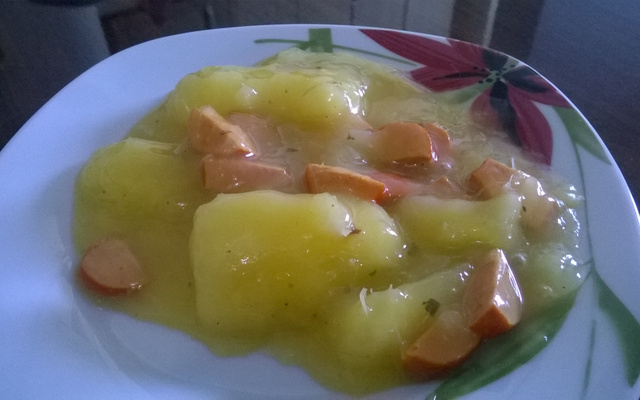 Mandioca com salsicha