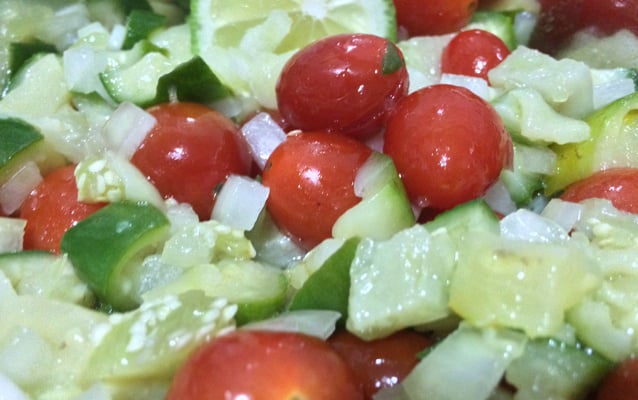 Salada de jiló fácil