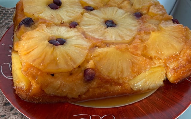 Bolo de abacaxi caramelado